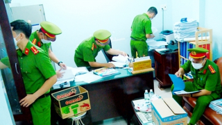 Bài 2: Gương mẫu đi đầu trong phòng, chống tham nhũng, tiêu cực