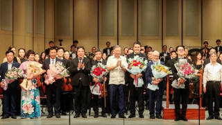 “Vang mãi bản hùng ca” – cuộc trình diễn ấn tượng của nghệ sĩ trong nước tại Nhà hát Hồ Gươm