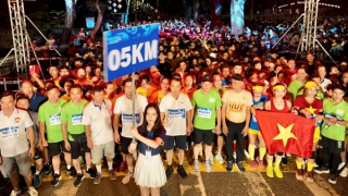 Hơn 13.000 người tham gia giải chạy "Nâng bước em đến trường"