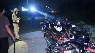 Phạt hành chính 11 đối tượng tụ tập cổ vũ đua xe trái phép