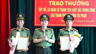 Trao thưởng các tập thể, cá nhân có thành tích trong công tác đấu tranh phòng, chống tội phạm