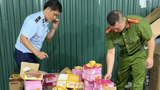 Tạm giữ trên 4.500 chiếc bánh trung thu nhập lậu