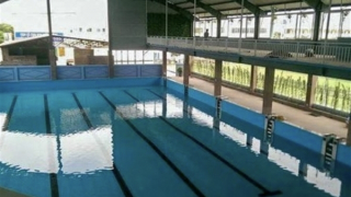 Giáo viên mải bấm điện thoại, trò đuối nước trong tiết học bơi