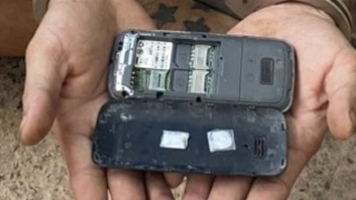 Độc chiêu giấu ma túy đá trong điện thoại