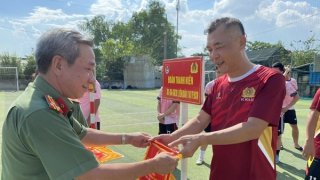 Sôi nổi giải bóng đá các đơn vị nghiệp vụ Bộ Công an