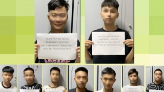 Ném chai bia vào người, chặn xe để cướp... 200 ngàn đồng