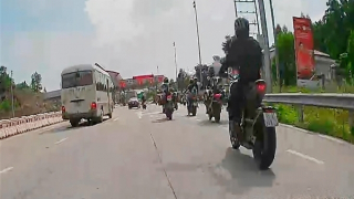 Điều khiển trái phép mô tô phân khối lớn vào cao tốc tông CSGT rồi bỏ chạy