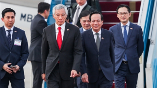 Thủ tướng Singapore Lý Hiển Long bắt đầu chuyến thăm chính thức Việt Nam