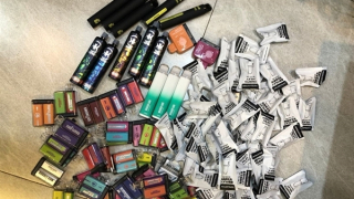 Thu giữ hàng trăm sản phẩm thuốc lá điện tử