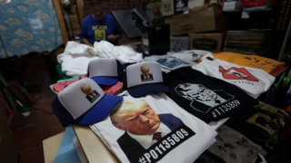 Chiến dịch của ông Trump thu về hàng triệu USD sau khi trình diện tại nhà tù