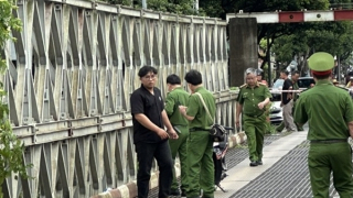 Chở bạn đi chơi, thanh niên mất tích dưới sông