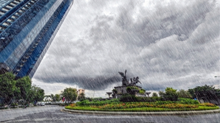 Mưa to đến rất to khắp các tỉnh thành phía Bắc, Thủ đô Hà Nội trời mát mẻ