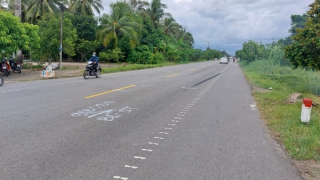 Tông thẳng vào xe khách, 3 thanh niên tử vong