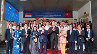 Thủ tướng Phạm Minh Chính và Thủ tướng Lý Hiển Long thăm ĐHQG Hà Nội, ăn trưa cùng sinh viên