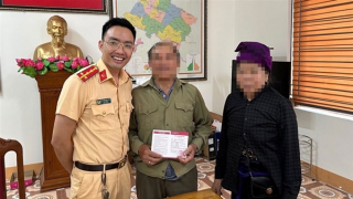 Hai ông bà thoát bẫy lừa “chuyển gấp 400 triệu” nhờ sự cảnh giác của Công an