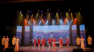 “Giai điệu tự hào - Tuổi trẻ Thủ đô làm theo lời Bác”: Đóa hoa tươi thắm dâng Người