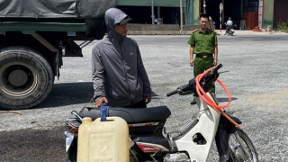 Lộ diện “bọ cạp” chuyên hút trộm dầu xe tải