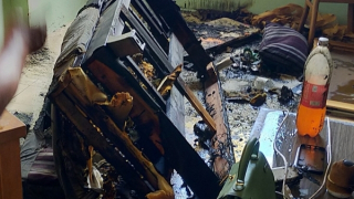 Giải cứu 4 người nghi ngáo đá tự đốt căn hộ tầng 18