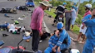 Tài xế lái ôtô tông loạt xe máy khi dừng đèn đỏ mới 16 tuổi