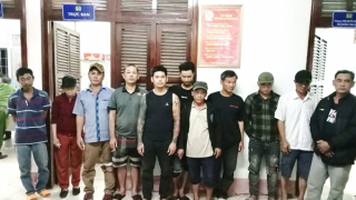 Vây bắt sòng bạc dưới hình thức xóc đĩa bên trong rừng keo