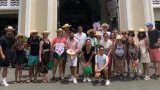 Trụ sở HĐND và UBND TP Hồ Chí Minh hút khách du lịch dịp lễ Quốc khánh 2/9