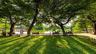 Nắng nóng phủ khắp miền Bắc, Nam Bộ mưa giông trời mát