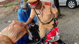 Người bố viết lá thư xúc động khi được CSGT giúp đỡ trên đường về quê