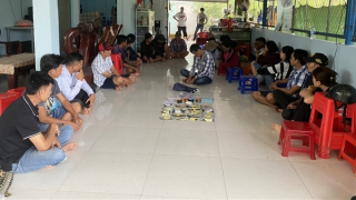 Triệt xóa sới bạc trên cù lao, thu giữ gần 100 triệu đồng