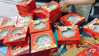 Người tiêu dùng cẩn trọng với bánh trung thu không rõ nguồn gốc