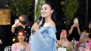 Ninh Dương Lan Ngọc thử sức đạp gió rẽ sóng