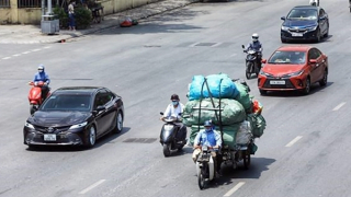 Hà Nội nắng nóng, mưa to khắp Trung và Nam Bộ