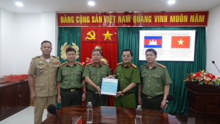 Công an Bình Thuận trao đổi, học hỏi kinh nghiệm với cán bộ cấp cao Bộ nội vụ Vương quốc Campuchia