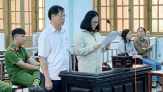 Hiệu phó cùng chồng cũ lừa đảo, chiếm đoạt hơn 5,6 tỷ đồng