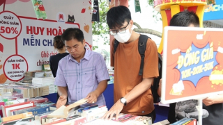 Cuộc sống phong phú, tại sao văn học tẻ nhạt?