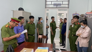 Bắt tạm giam đối tượng mua bán hàng cấm