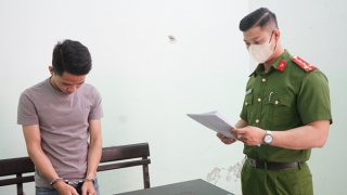 Mua hàng trăm tài khoản ngân hàng để bán