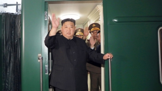 Chủ tịch Triều Tiên lên tàu hỏa sang Nga