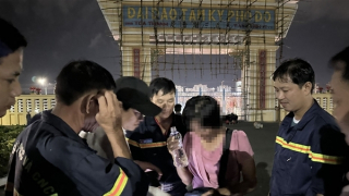 Giải cứu người phụ nữ trèo lên trụ cổng Chánh môn Tòa Thánh Tây Ninh