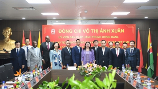 Phó Chủ tịch nước Võ Thị Ánh Xuân đến thăm và làm việc tại Viettel Mozambique