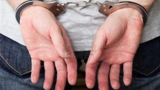 Nhận hối lộ để "ăn" 3 triệu đồng/đăng kí giả mô tô