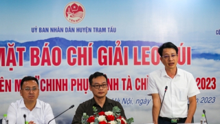 "Bước chân trên mây": Giải leo núi dành cho báo giới