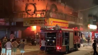 Dập tắt nhanh đám cháy tại trung tâm tiêm chủng ở Hà Nội