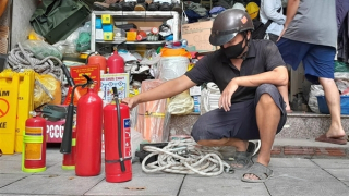 Người dân đổ xô mua trang thiết bị phòng cháy, chữa cháy