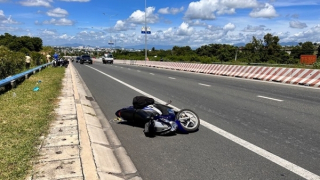 Đôi nam nữ va vào dải phân cách, 1 người chết, 1 người bị thương