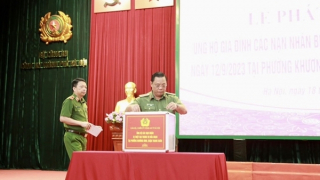 Công an TP Hà Nội quyên góp ủng hộ gia đình các nạn nhân trong vụ cháy chung cư mini