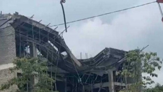 Cơ quan chức năng vào cuộc vụ sập nhà văn hoá huyện