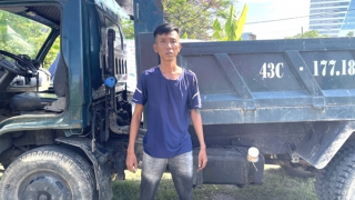 Trộm xe ben, lái đi đổ xăng thì bị bắt