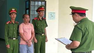 Thua bạc, thuê ô tô lái đi cầm cố