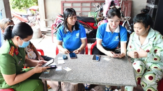Chiến dịch cao điểm 60 ngày đêm kích hoạt định danh điện tử ở Tiền Giang