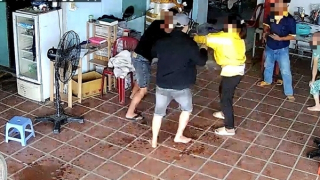 Tiếp nhận, điều tra vụ 2 con trai tạt xăng, đe dọa đốt nhà mẹ ruột